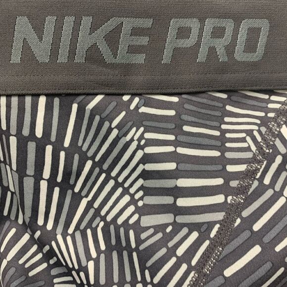 Nike Pro Hypercool Printed Capri Legging - Picture 8 of 9